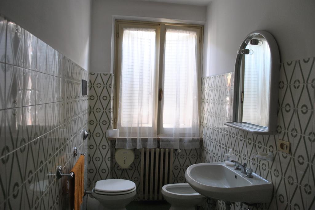 غارْدا Albergo Alla Rocca الغرفة الصورة